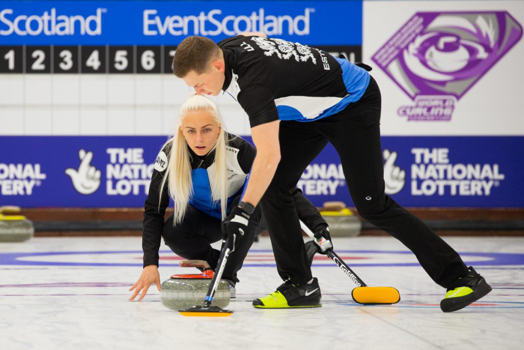 Les finlandais surveillent les suisses