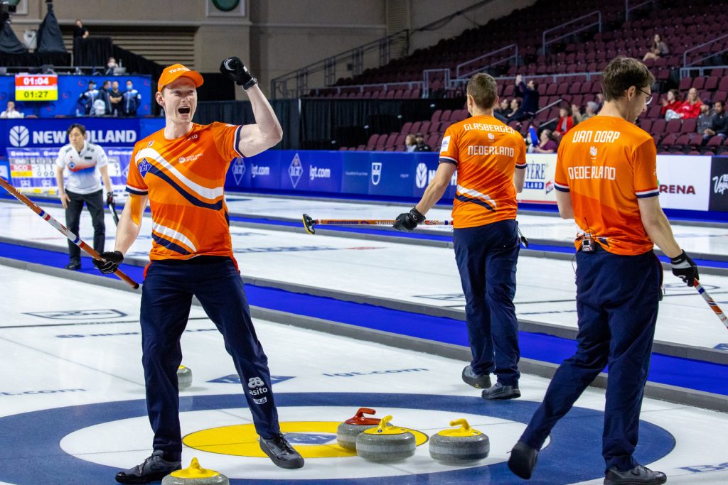 Les hollandais contents de remporter l'extra-end