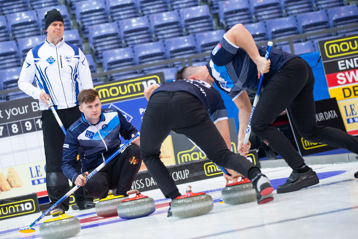 Le skip écossais Bruce Mouat