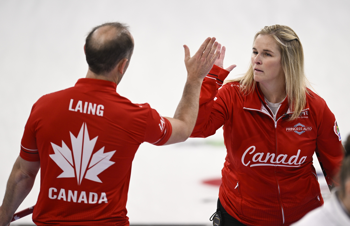 Jennifer Jones
            et Brent Laing